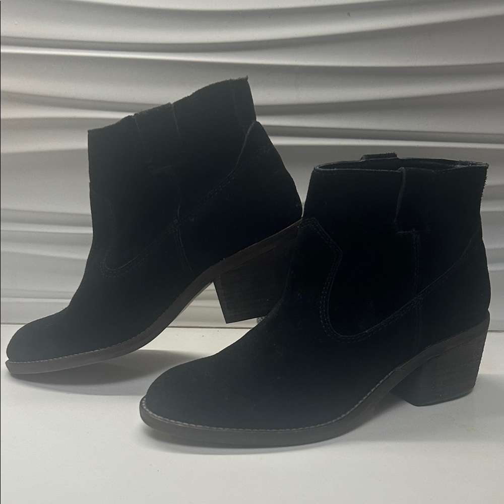 Genuine Suede DV Ankle Boots, Sz 6